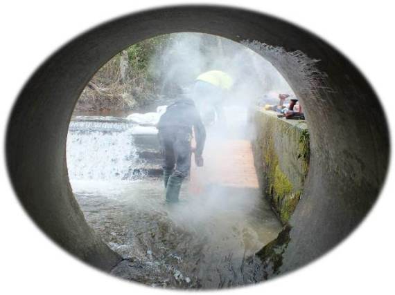 Mark Strathdee Ltd at work installing the timber modifications to the Mackalea Burn